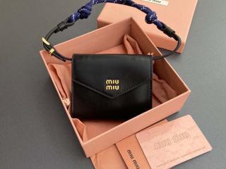 【5MT024-1】 MIUMIU ミュウミュウ 財布 スーパーコピー 25新作 レザー ショルダー財布 レディース 二つ折り財布