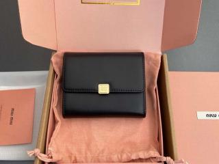 【5MH040-1】 MIUMIU ミュウミュウ 財布 スーパーコピー 25新作 ロゴ付 レザー財布 レディース 三つ折り財布 3色可選択