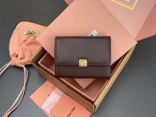 【5MC104-3】 MIUMIU ミュウミュウ 財布 コピー 25新作 ロゴ付 レザー カードケース レディース 二つ折り財布