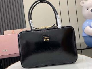 【5BB117-3】 MIUMIU ミュウミュウ バッグ スーパーコピー 25SS新作 ボー ナプラックパテントレザー バッグ レディース ハンドバッグ