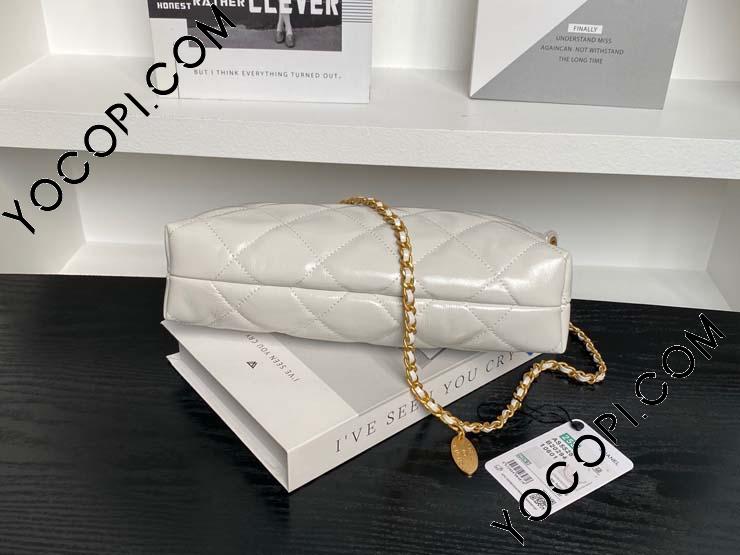 存在感で魅せる逸品 【CHANEL】 ラージホーボーバッグ新作 ホーボーバッグ CHANEL(シャネル) バッグ・カバン(レディース