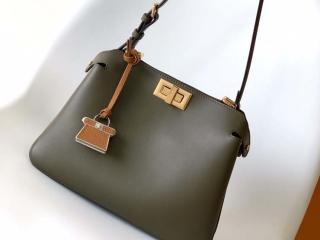 【8BN365-3】 FENDI フェンディ バッグ コピー 新作 Peekaboo Soft ピーカブー ソフト スモール カプチーノカラーレザー レディース ショルダーバッグ 3色可選択