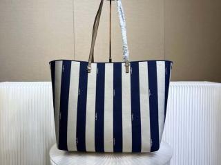 【8BH425-3】 FENDI フェンディ バッグ スーパーコピー 25新作 Roll ロール ラージ リバーシブルトートバッグ ペカンストライプ ブルーFFモチーフ ファブリック