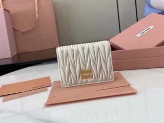 【5MV204-06】 MIUMIU ミュウミュウ 財布 スーパーコピー 25新作 マテラッセレザー 折り財布 レディース 二つ折り財布 7色可選択 